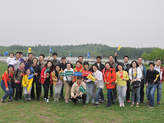 愛心呵護(hù)綠色，健康享受生活 ——記二、三、四黨支部“綠色環(huán)保健康行”活動