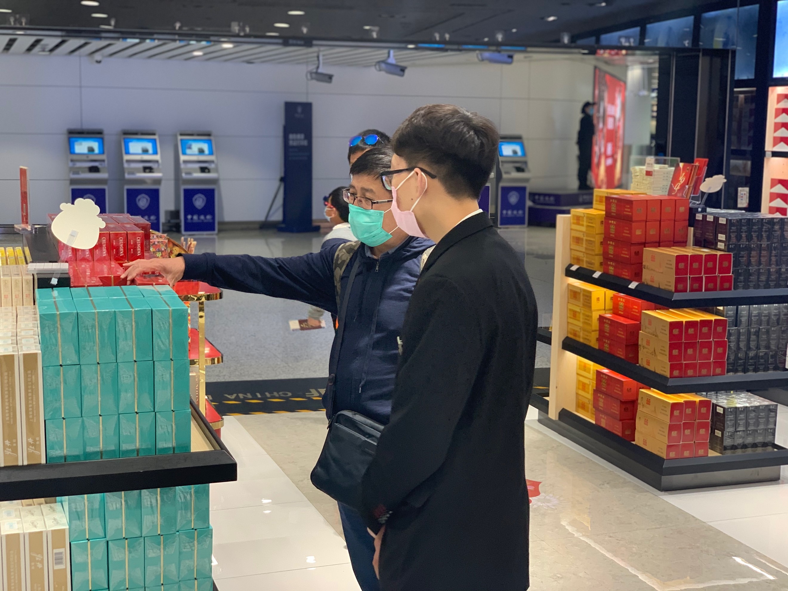 【中國免稅人在行動(dòng)?黨員先鋒篇】之二： 不忘初心，凝心聚力——中免黨員抗擊疫情，發(fā)揮黨員先鋒模范作用