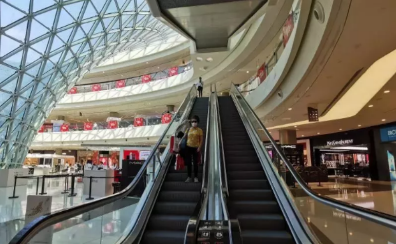 【中國免稅人在行動?一線直擊篇】之十一：這家店恢復(fù)營業(yè)，吸引超過1億人在線看直播！