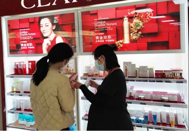 【中國(guó)免稅人在行動(dòng)·一線直擊篇】之三十：疫情無(wú)情，服務(wù)有愛(ài) 致敬可愛(ài)的免稅人