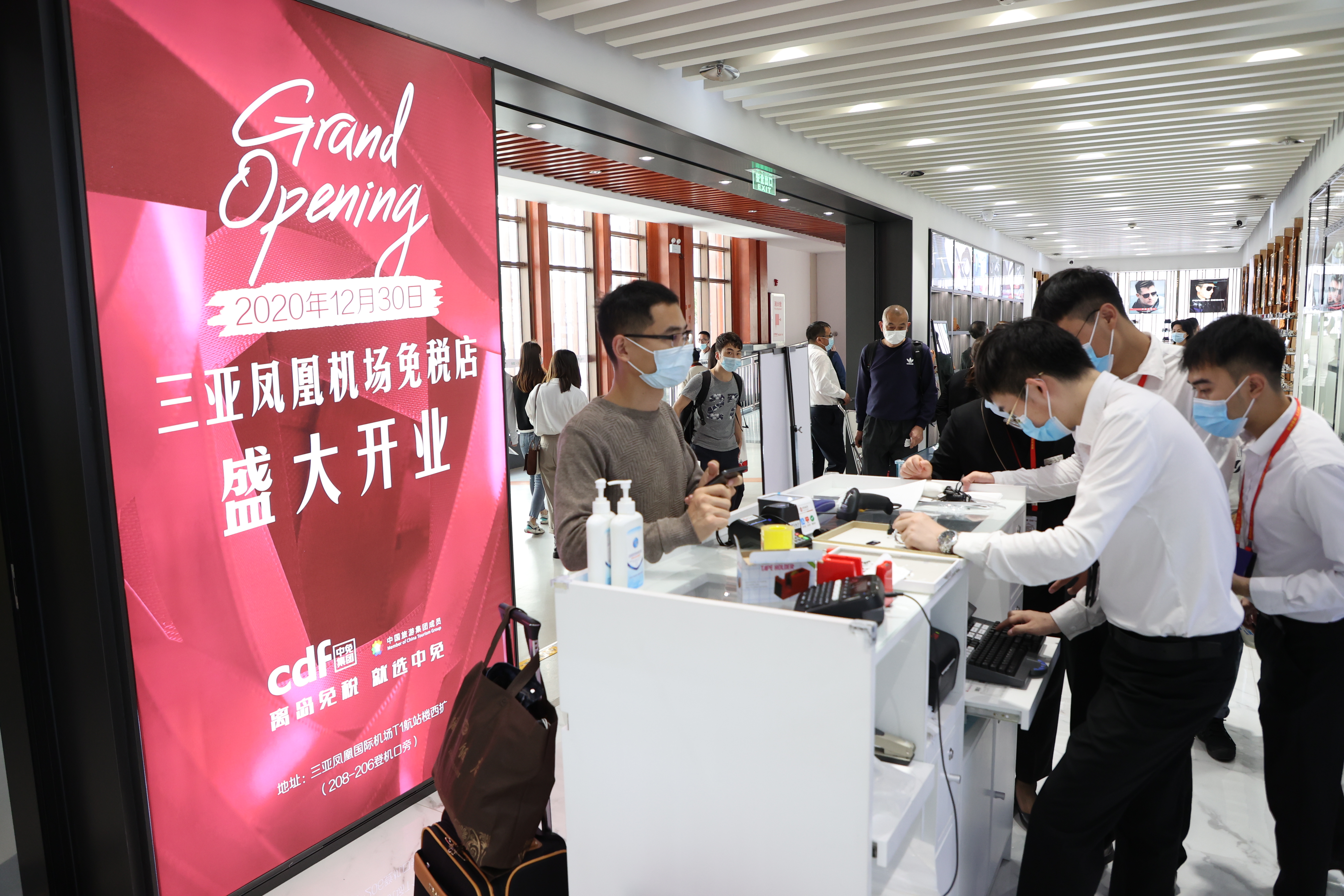 免稅經(jīng)濟(jì)激發(fā)市場(chǎng)活力 中免三亞、?？跈C(jī)場(chǎng)將開(kāi)兩店